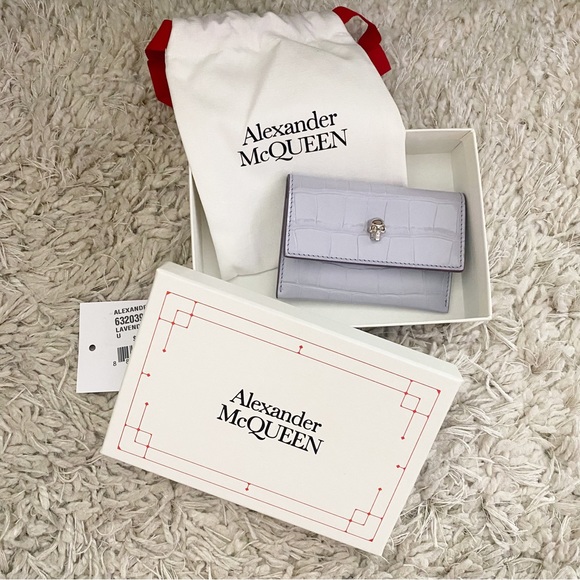 Alexander McQueen Skull Croc Embossed Leather Card Case NWT Lavender - Picture 5 of 9